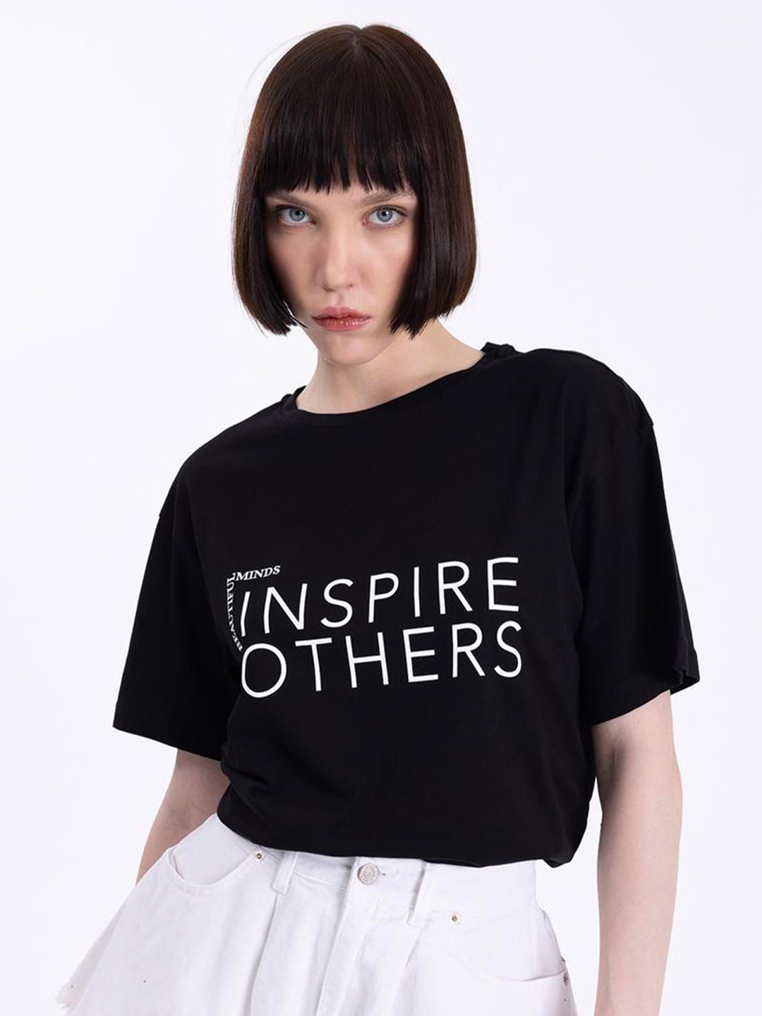

PRET A TUER Drop-Shoulder Sleeves Typography Printed Cotton T-shirt, Black