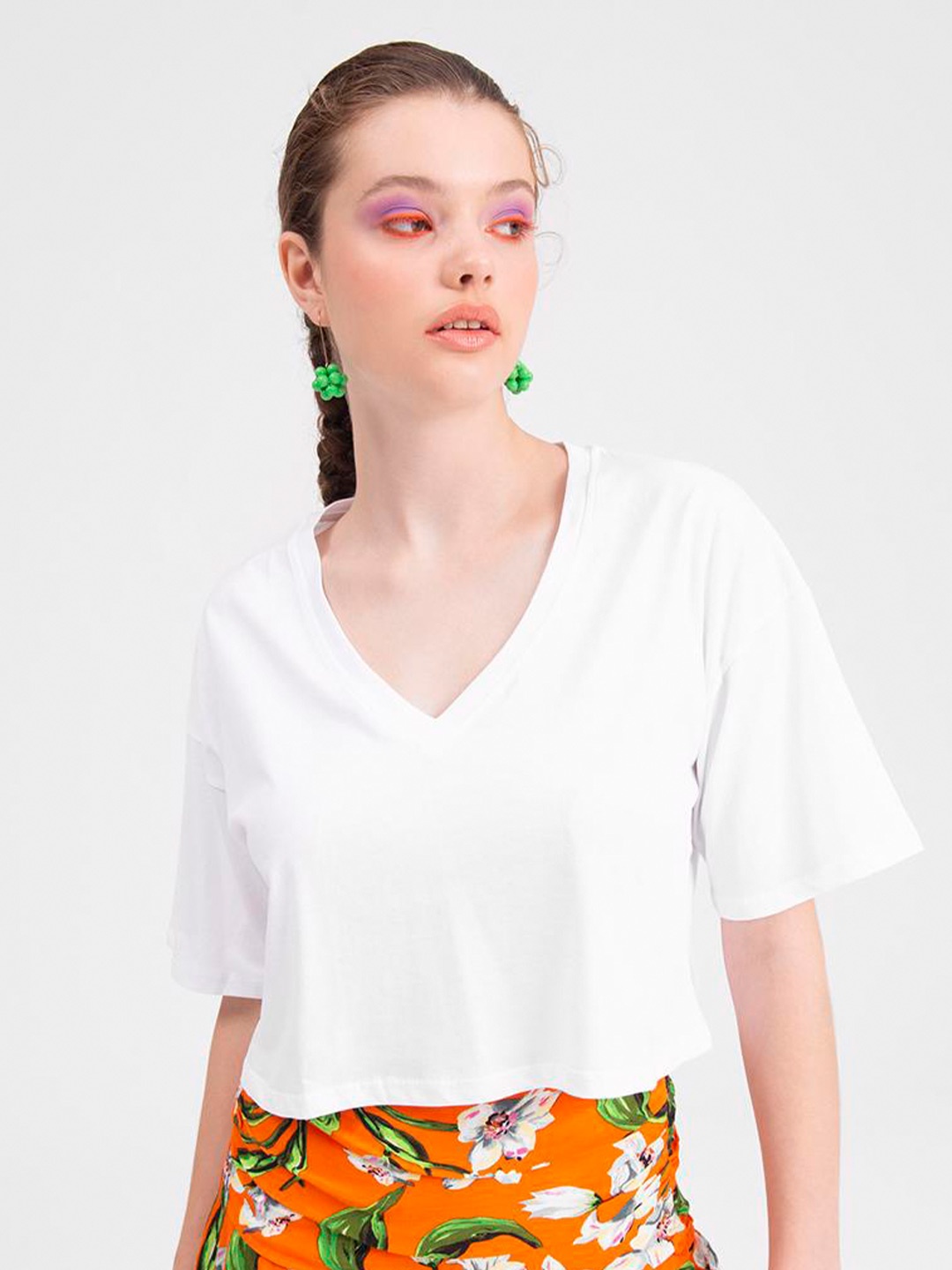 

PRET A TUER V-Neck Drop-Shoulder Sleeves Crop T-shirt, White
