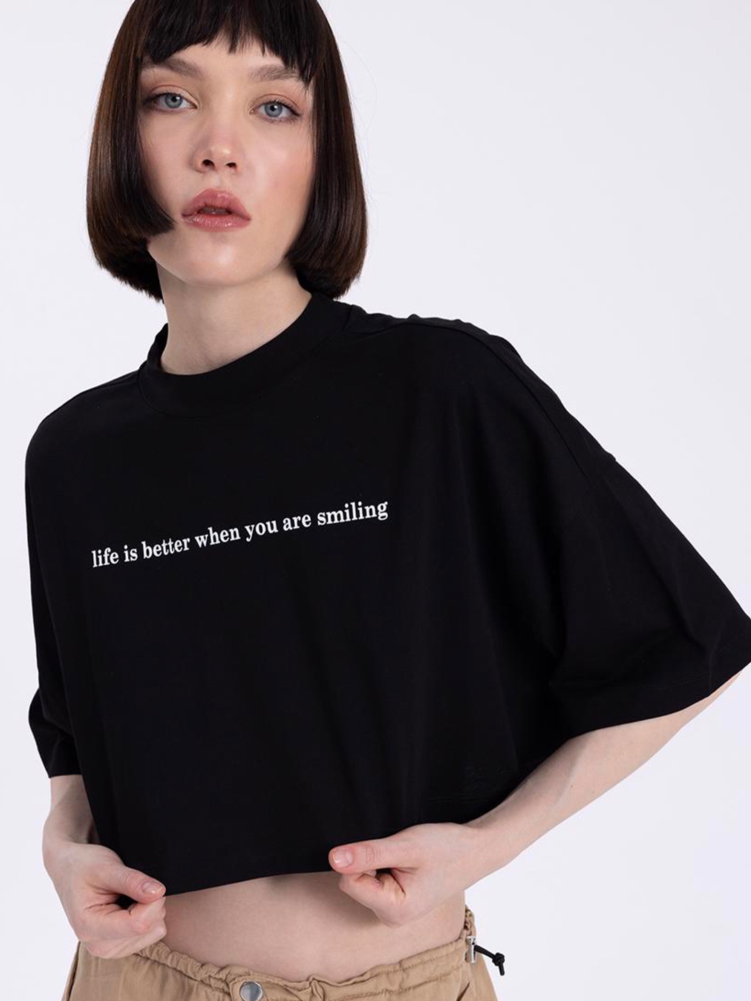 

PRET A TUER Drop-Shoulder Sleeves Typography Printed Cotton Crop T-shirt, Black