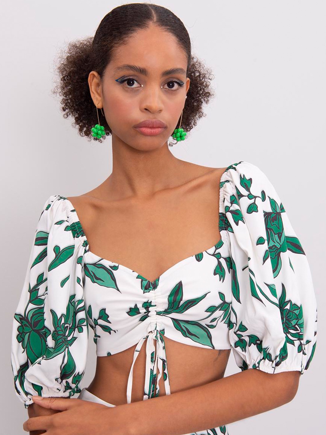 

PRET A TUER Floral Printed Sweetheart Neck Puff Sleeves Tie-Ups Crop Top, White