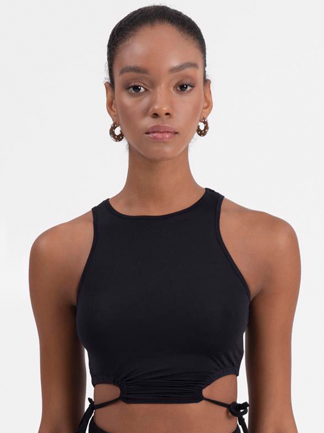 

PRET A TUER Round Neck Tie-Ups Crop Top, Black