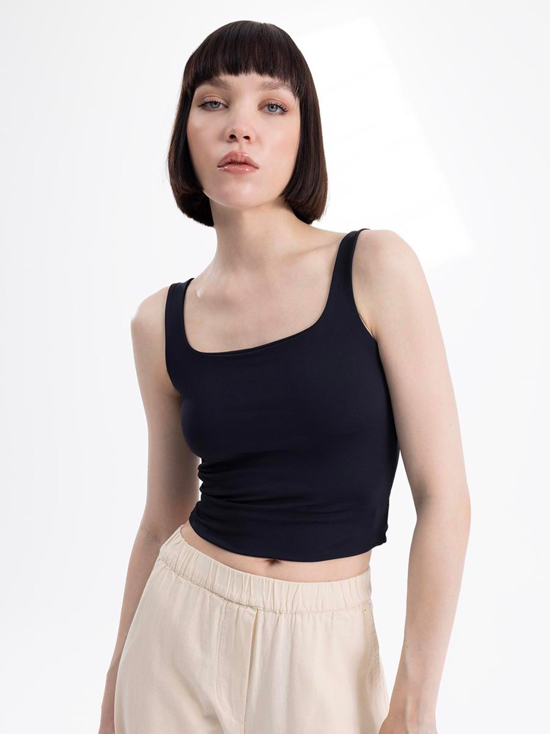 

PRET A TUER Shoulder Strap Crop Tank Top, Black