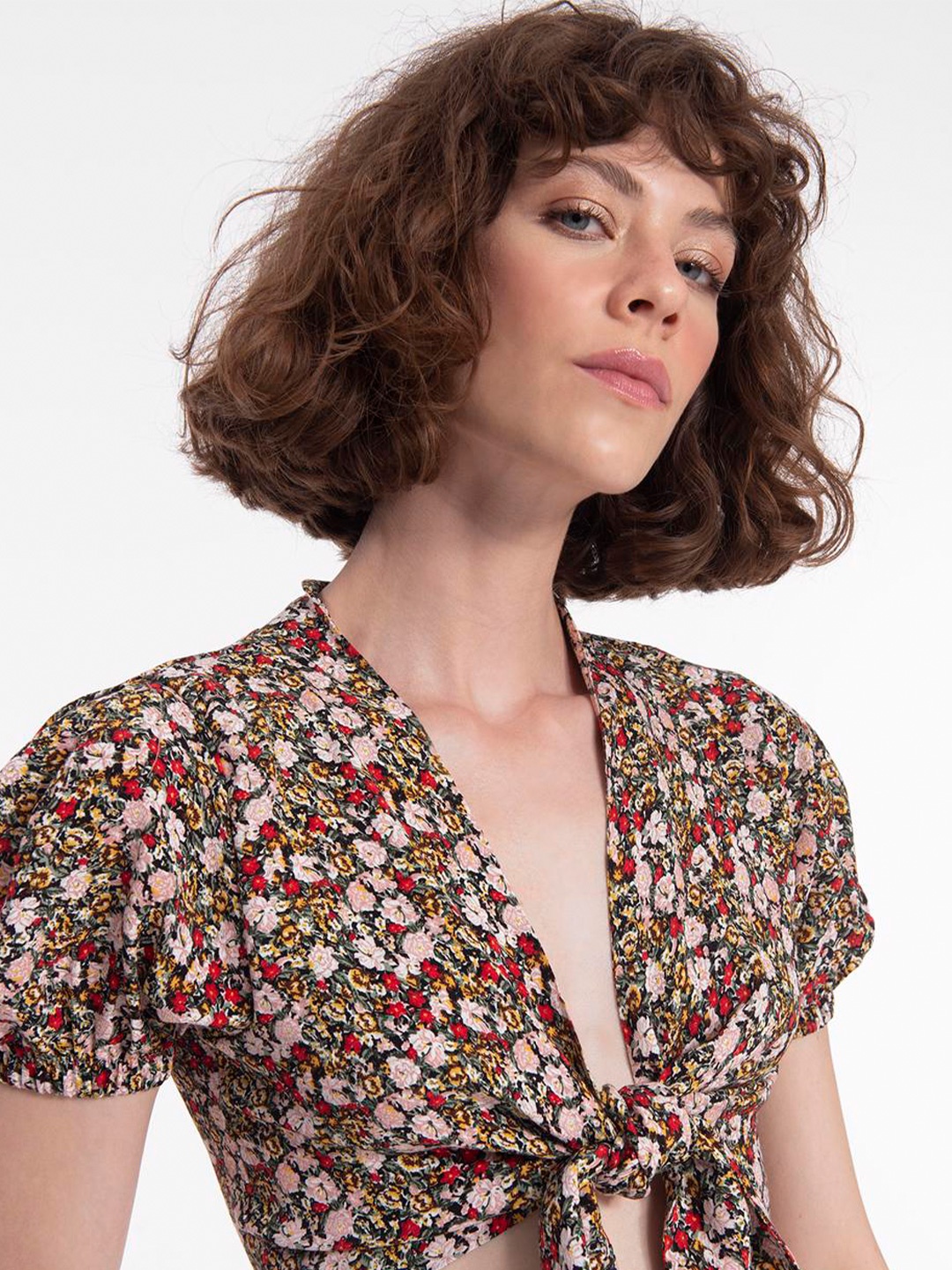 

PRET A TUER Floral Printed Front Tie-Up Crop Top, Black