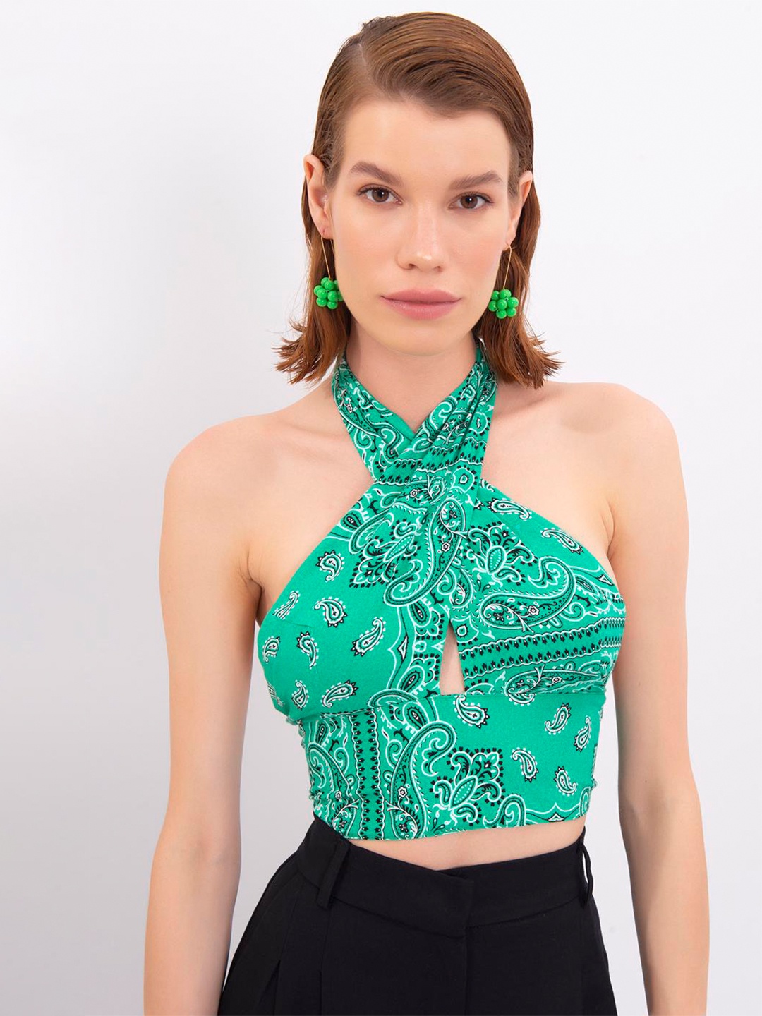 

PRET A TUER Ethnic Motifs Printed Halter Neck Twisted Fitted Crop Top, Green