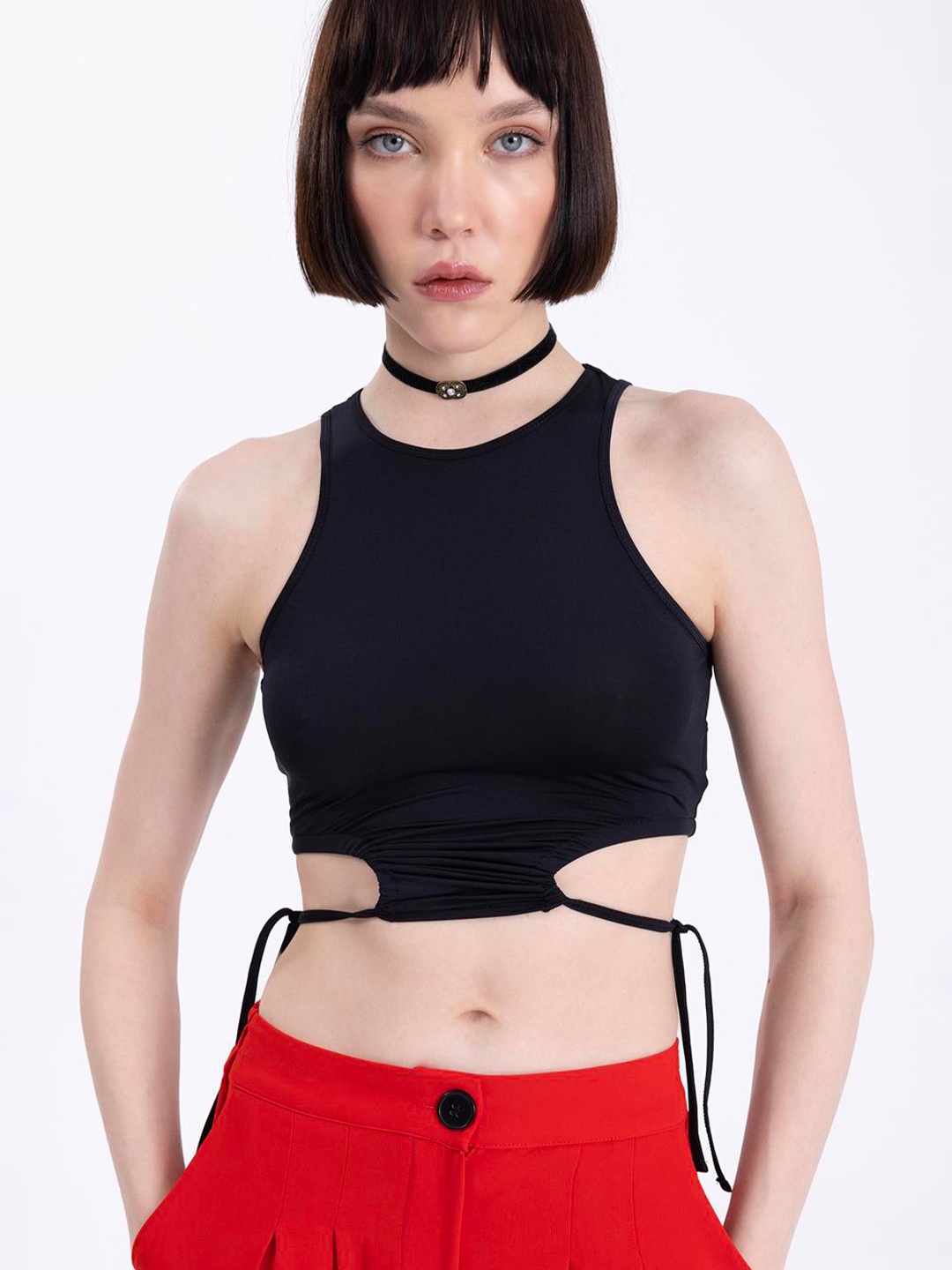 

PRET A TUER Round Neck Sleeveless Tie-Ups Cotton Crop Top, Black