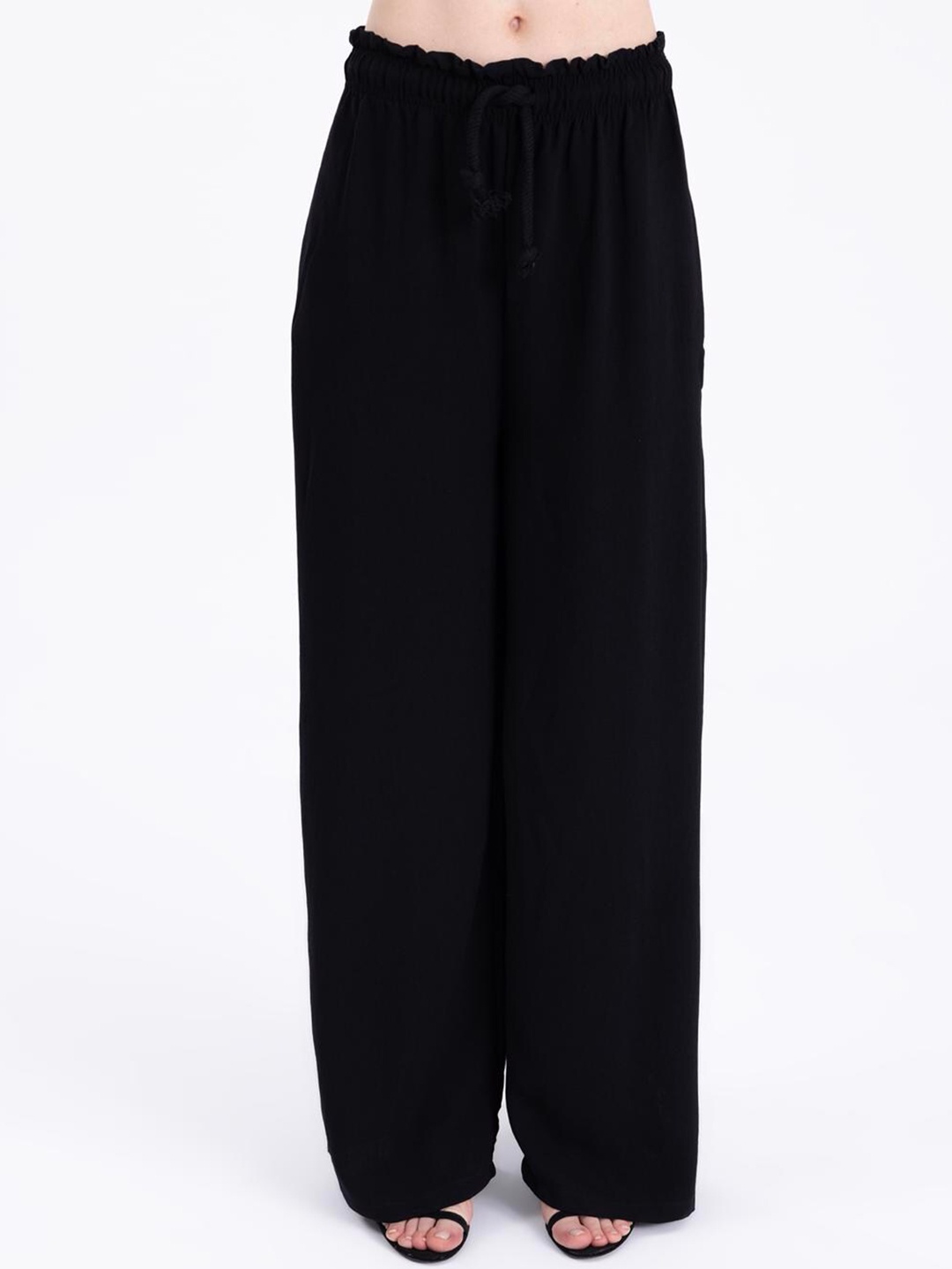 

PRET A TUER Women Plain Straight Fit Mid Rise Parallel Trousers, Black