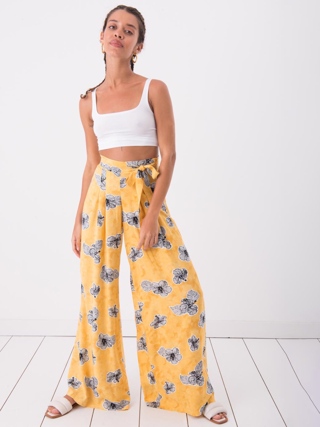

PRET A TUER Women Floral Printed Parallel Pleated Trousers, Yellow