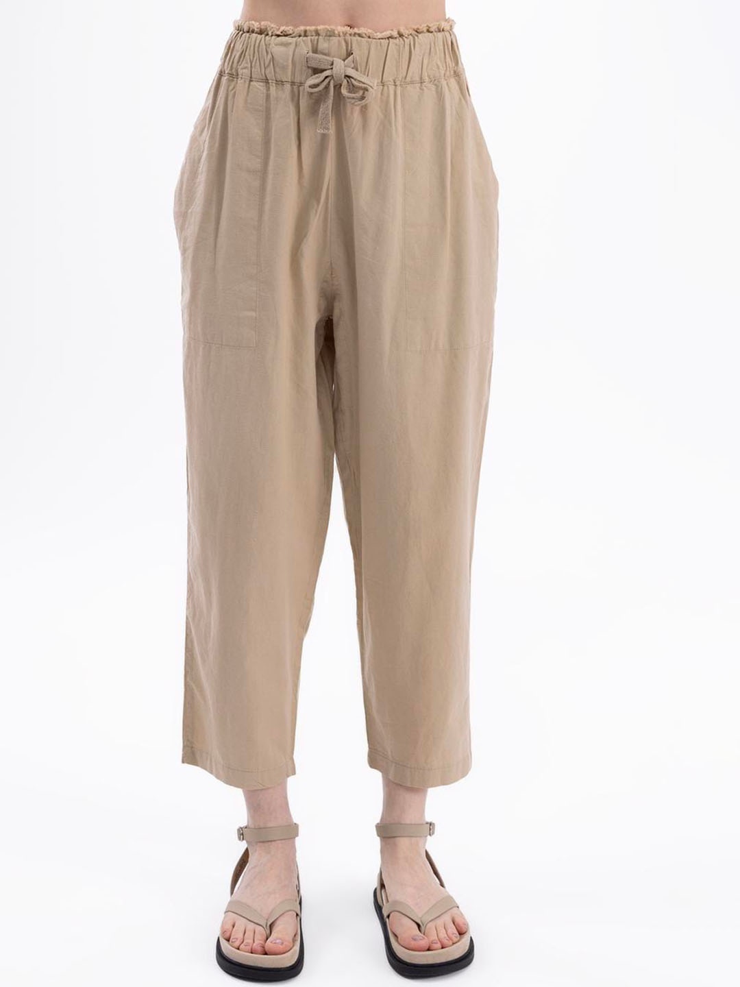 

PRET A TUER Women Mid-Rise Loose Fit Pleated Cropped Trousers, Beige