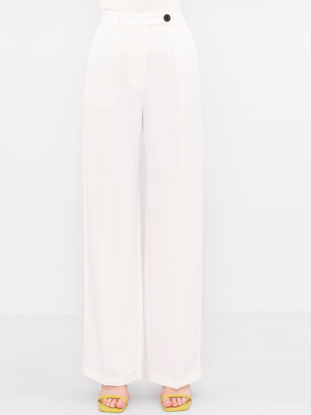 

PRET A TUER Women Straight Fit Trousers, White