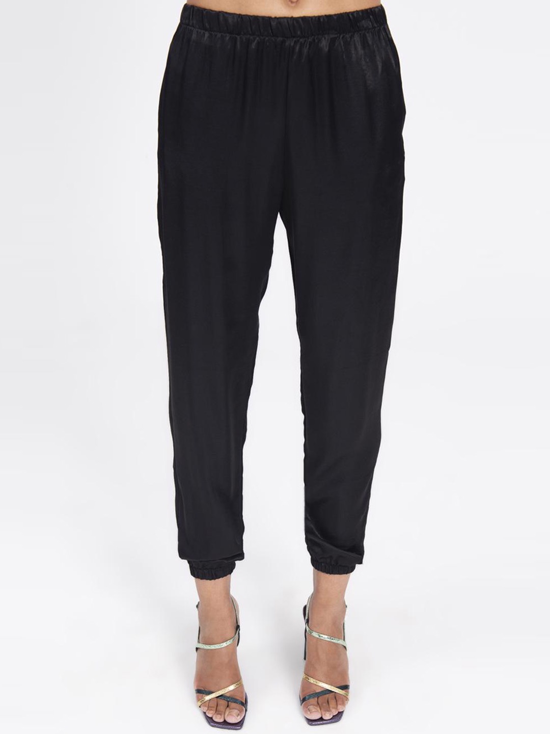 

PRET A TUER Women Slim Fit Jogger, Black