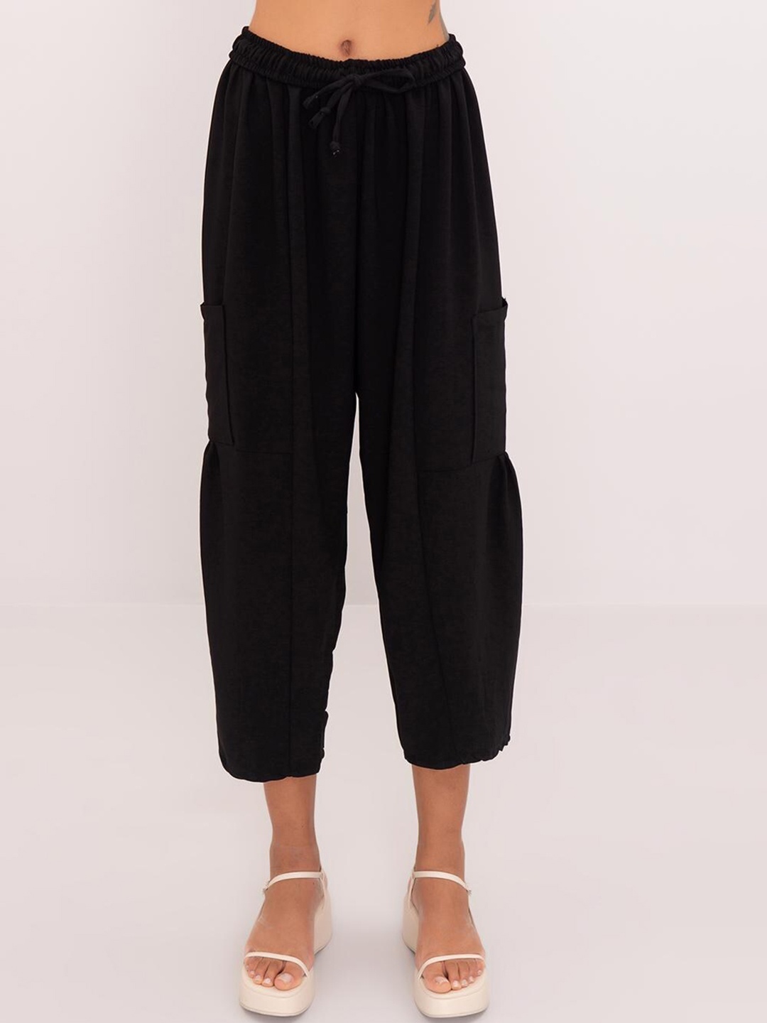 

PRET A TUER Women Mid-Rise Loose Fit Trousers, Black