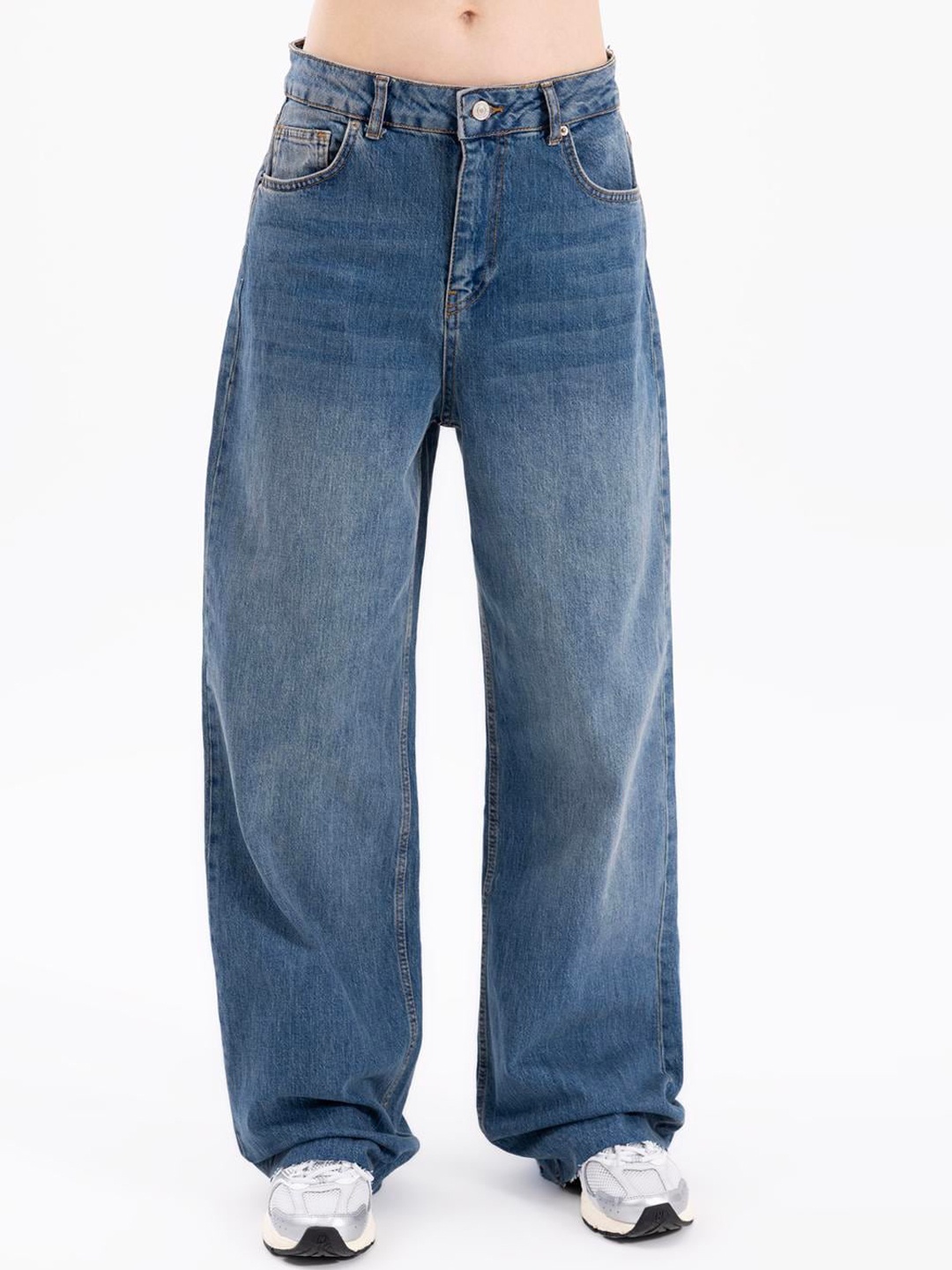 

PRET A TUER Women Loose Fit Low-Rise Trousers, Blue