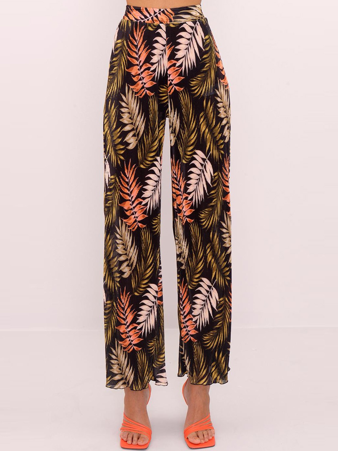 

PRET A TUER Women Floral Printed Flared Trousers, Black