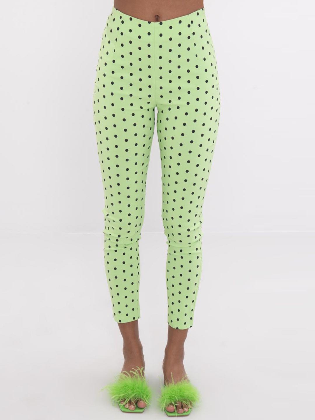 

PRET A TUER Women Polka Dots Printed Slim Fit Trousers, Green