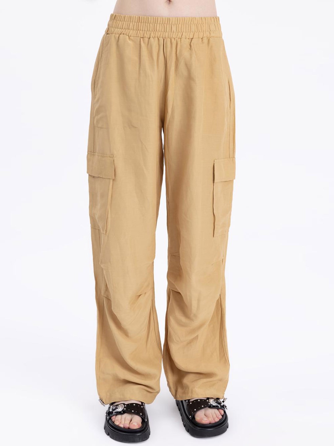 

PRET A TUER Women Loose Fit Cargos Trousers, Beige