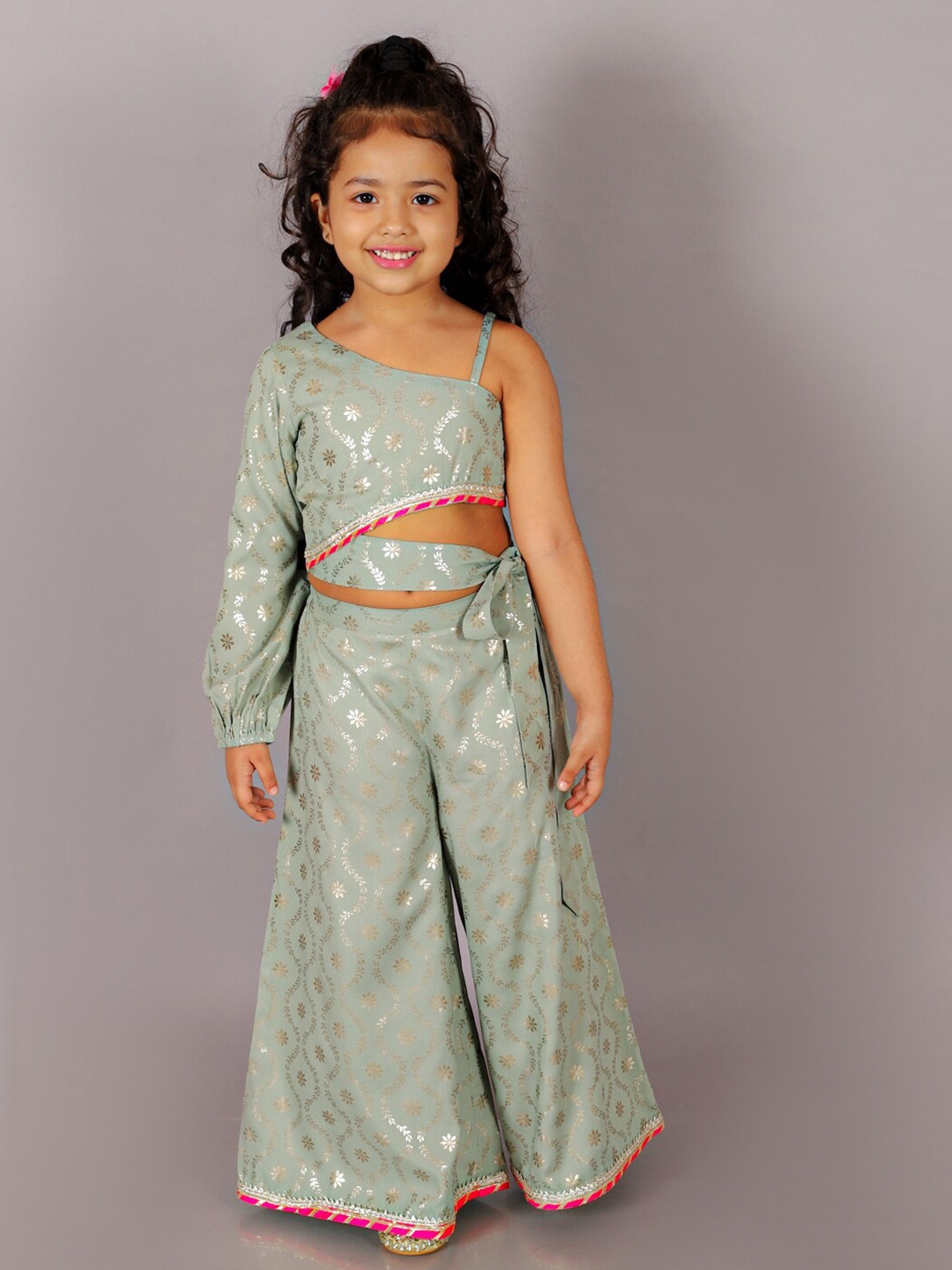 

LIL DRAMA Girls Foil Printed Top With Palazzos, Green
