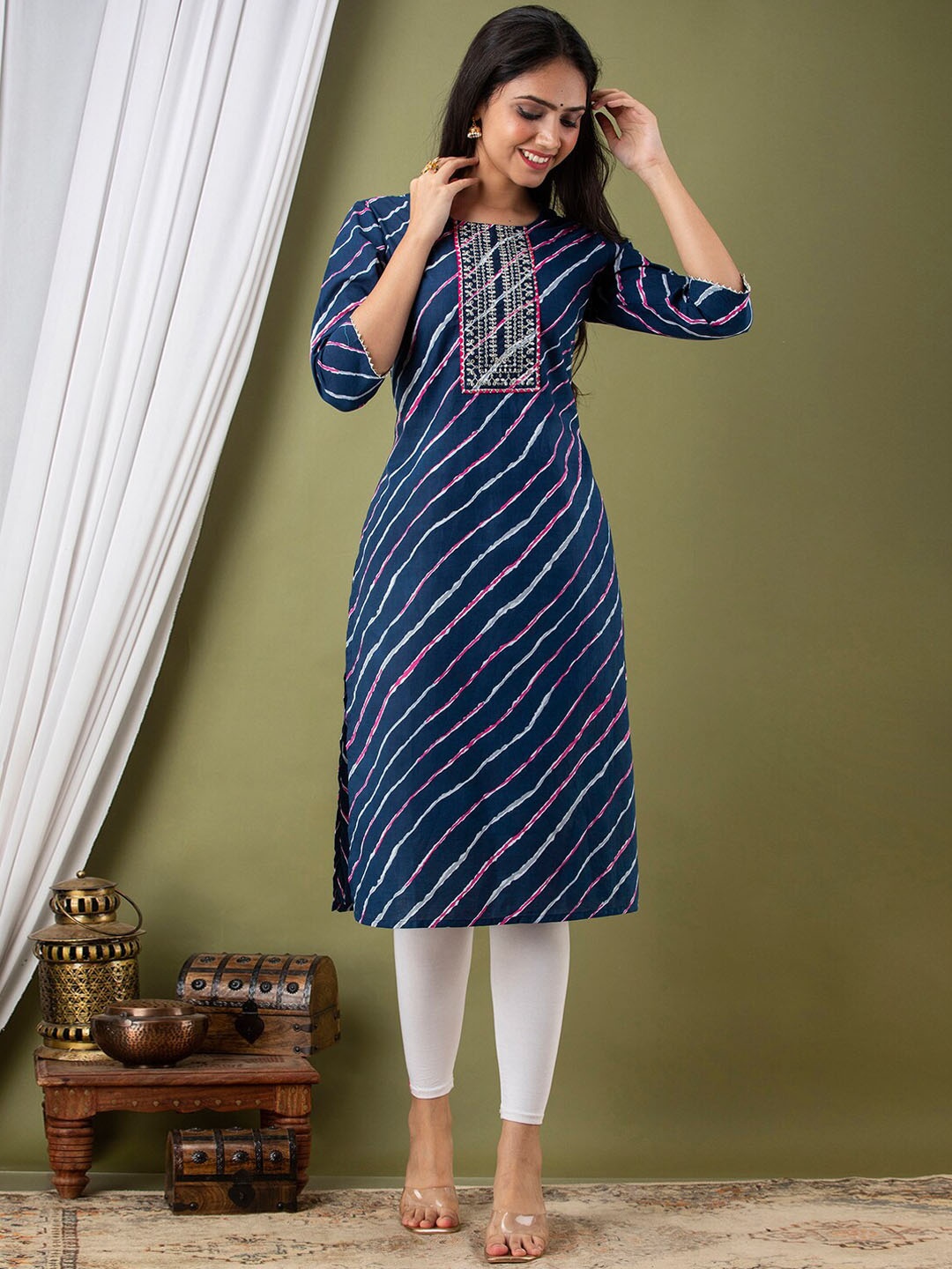 

FERANOID Leheriya Printed Thread Work Kurta, Blue