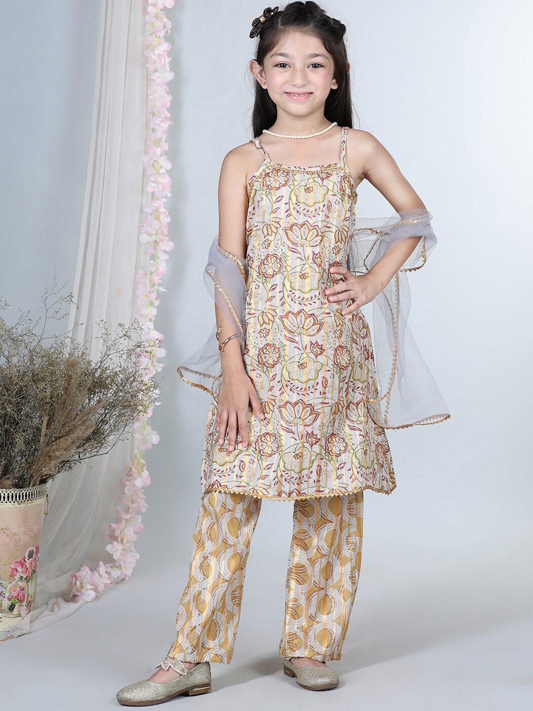 

Cutiekins Girls Floral Printed Gotta Patti Kurta with Palazzos & Dupatta, Grey