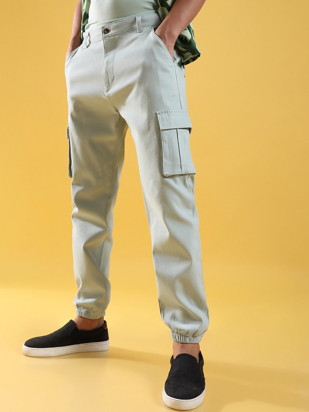

Campus Sutra Mens Sea Green Relaxed Regular Fit Cotton Chinos Trousers