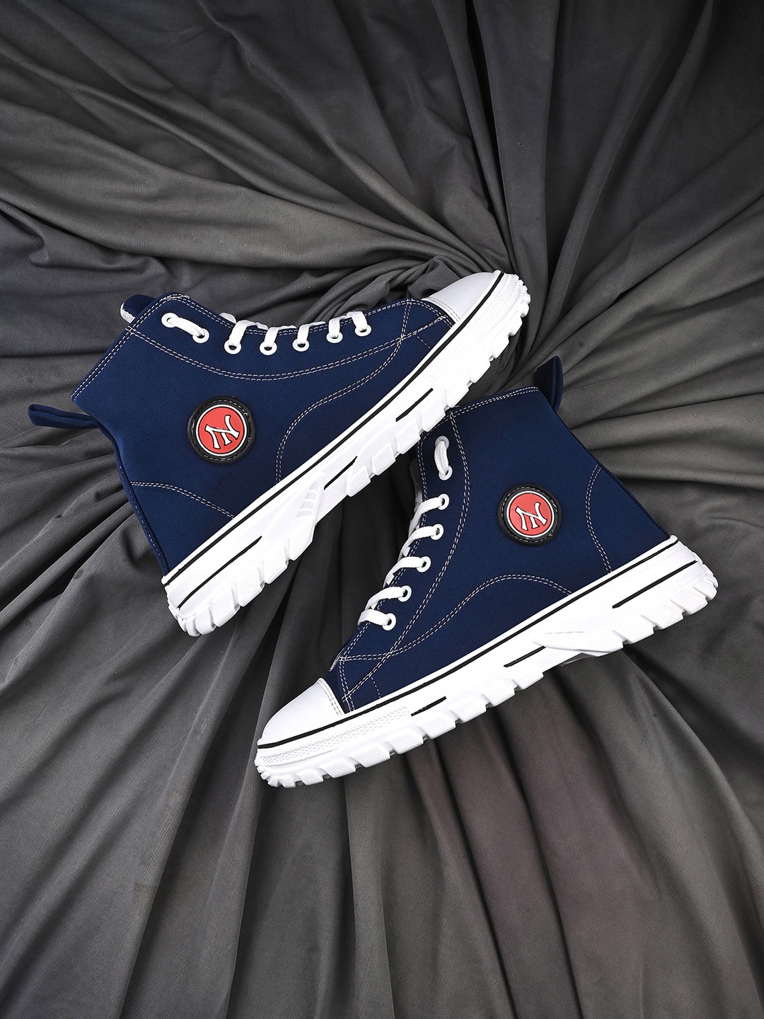 

Mactree Men Contrast Sole Lightweight Sneakers, Navy blue