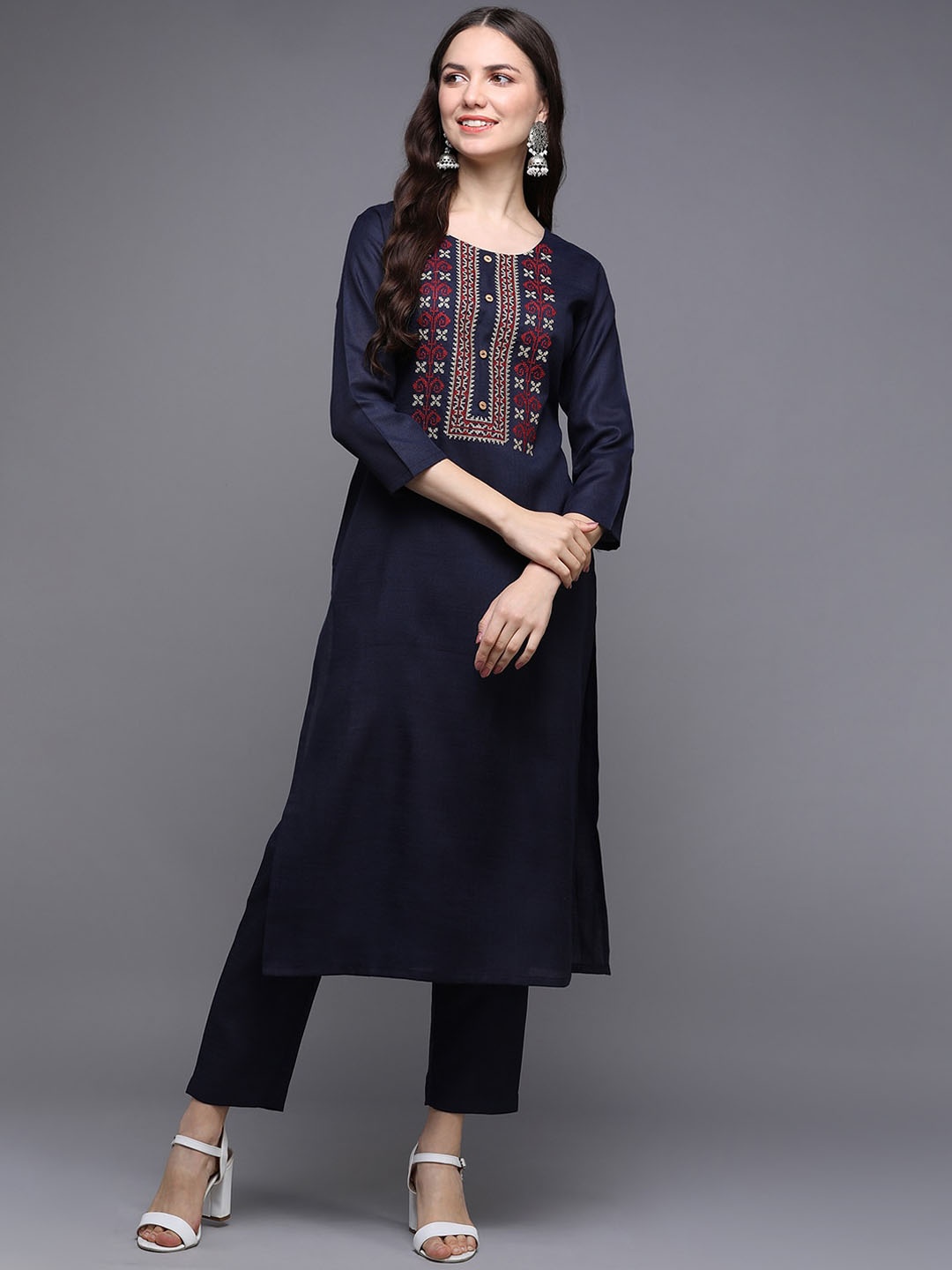

AHIKA Ethnic Motifs Embroidered Thred Work Kurta, Navy blue