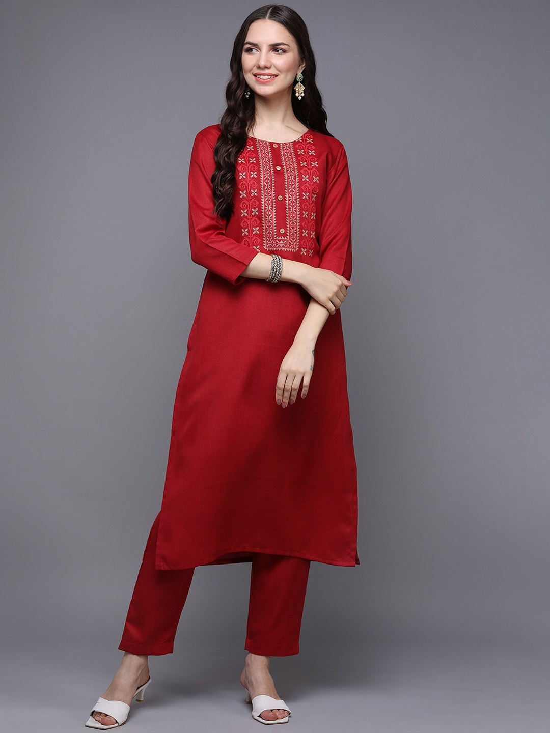 

AHIKA Ethnic Motif Embroidered Thread Work Kurta, Red