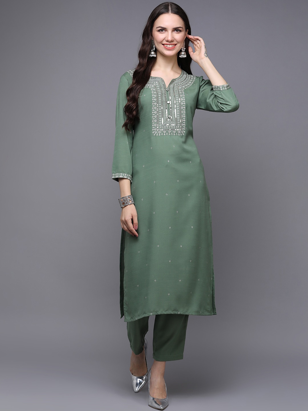 

AHIKA Ethnic Motifs Embroidered Notched Neck Thread Work Kurta, Green