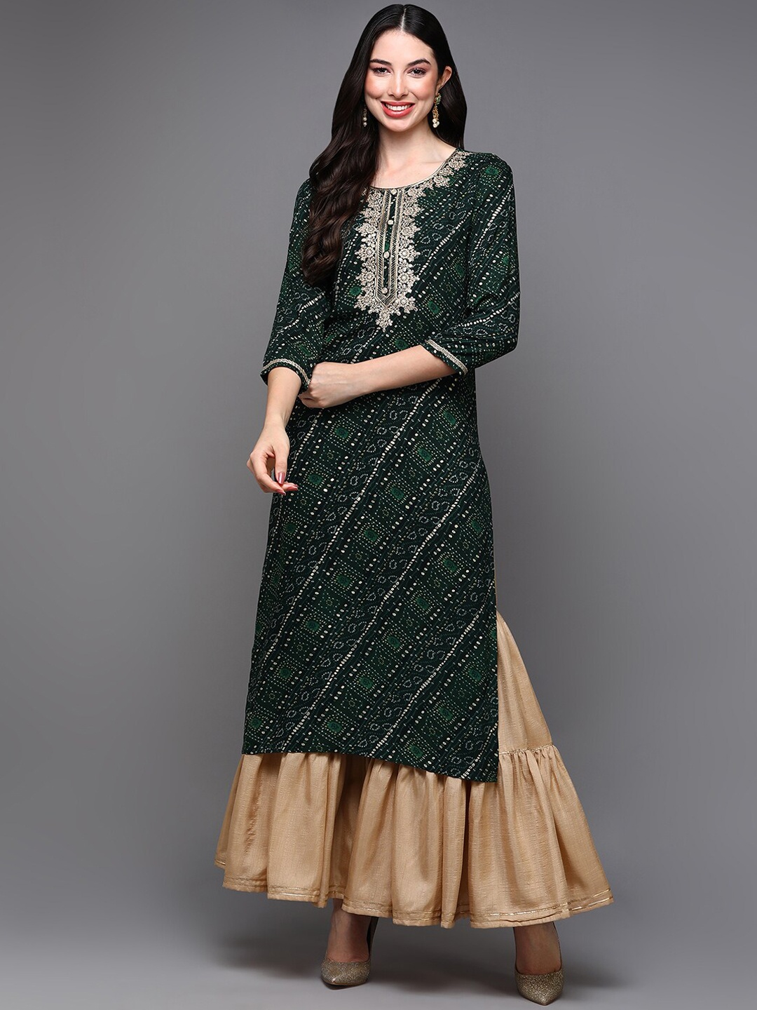 

AHIKA Bandhani Printed Thread Work Kurta, Green