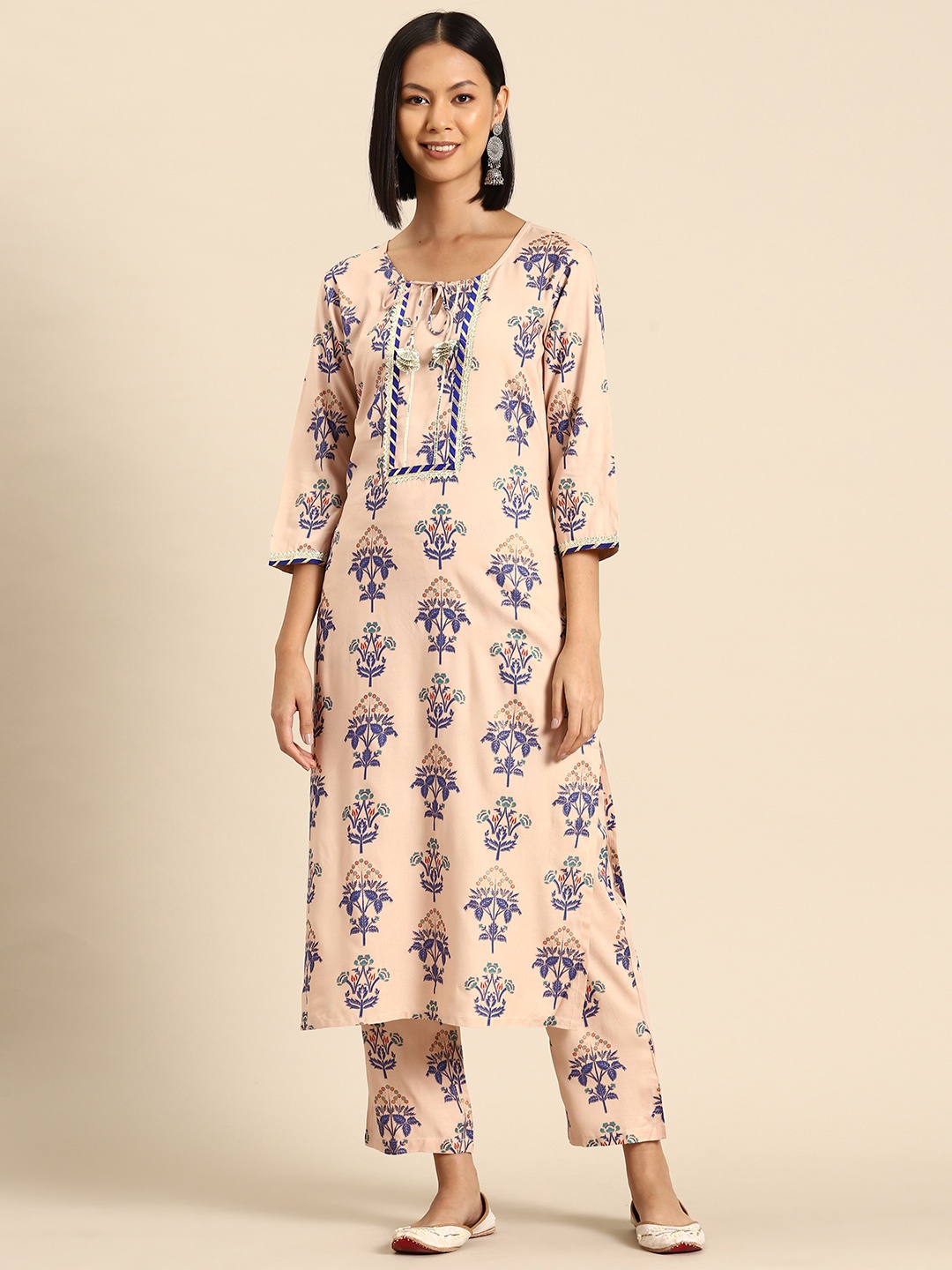 

MABISH by Sonal Jain Women Floral Printed Regular Gotta Patti Kurta with Palazzos, Peach