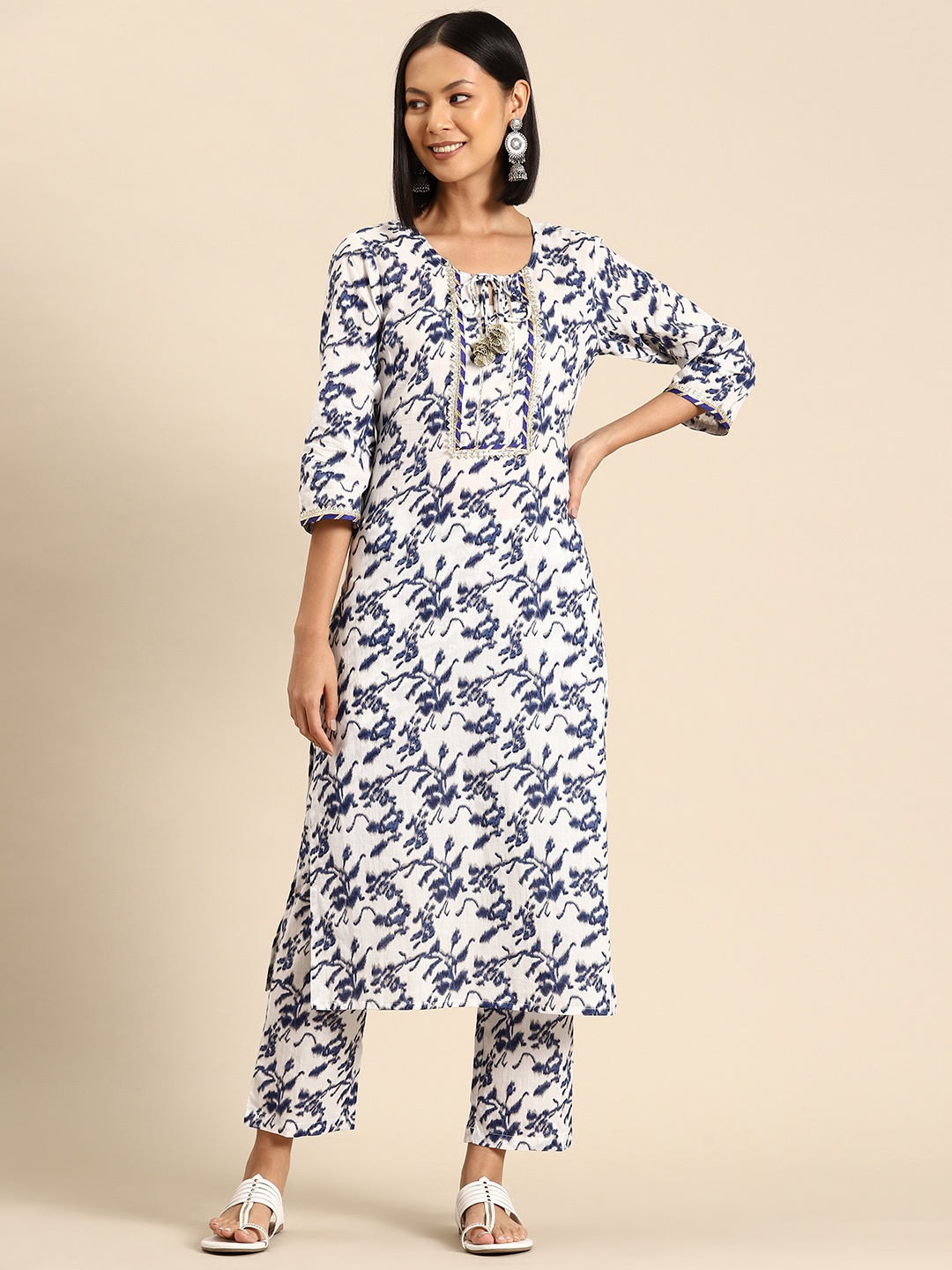 

MABISH by Sonal Jain Women Floral Printed Regular Gotta Patti Cotton Kurta with Palazzos, White