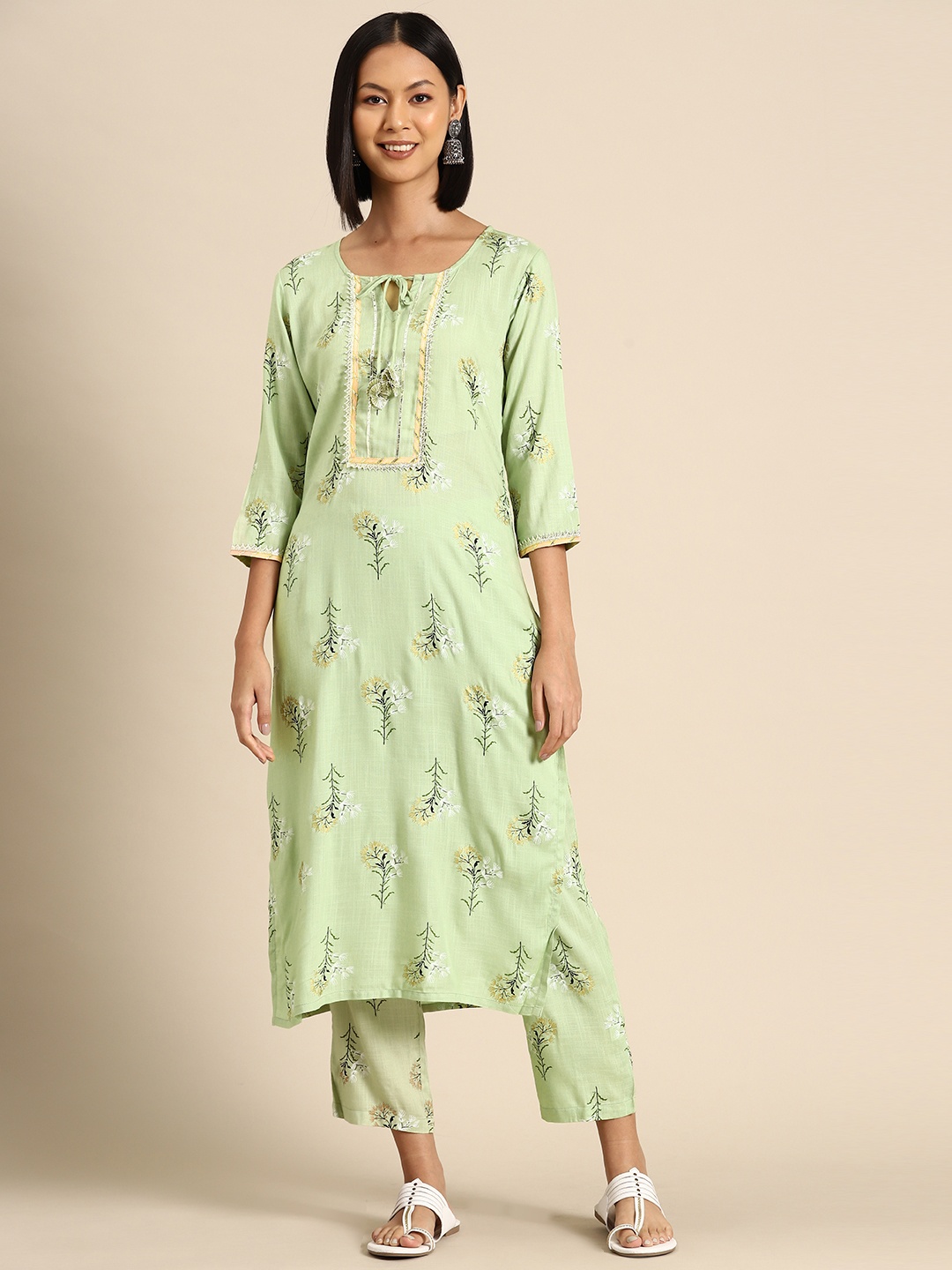 

MABISH by Sonal Jain Women Floral Printed Regular Gotta Patti Kurta with Palazzos, Sea green