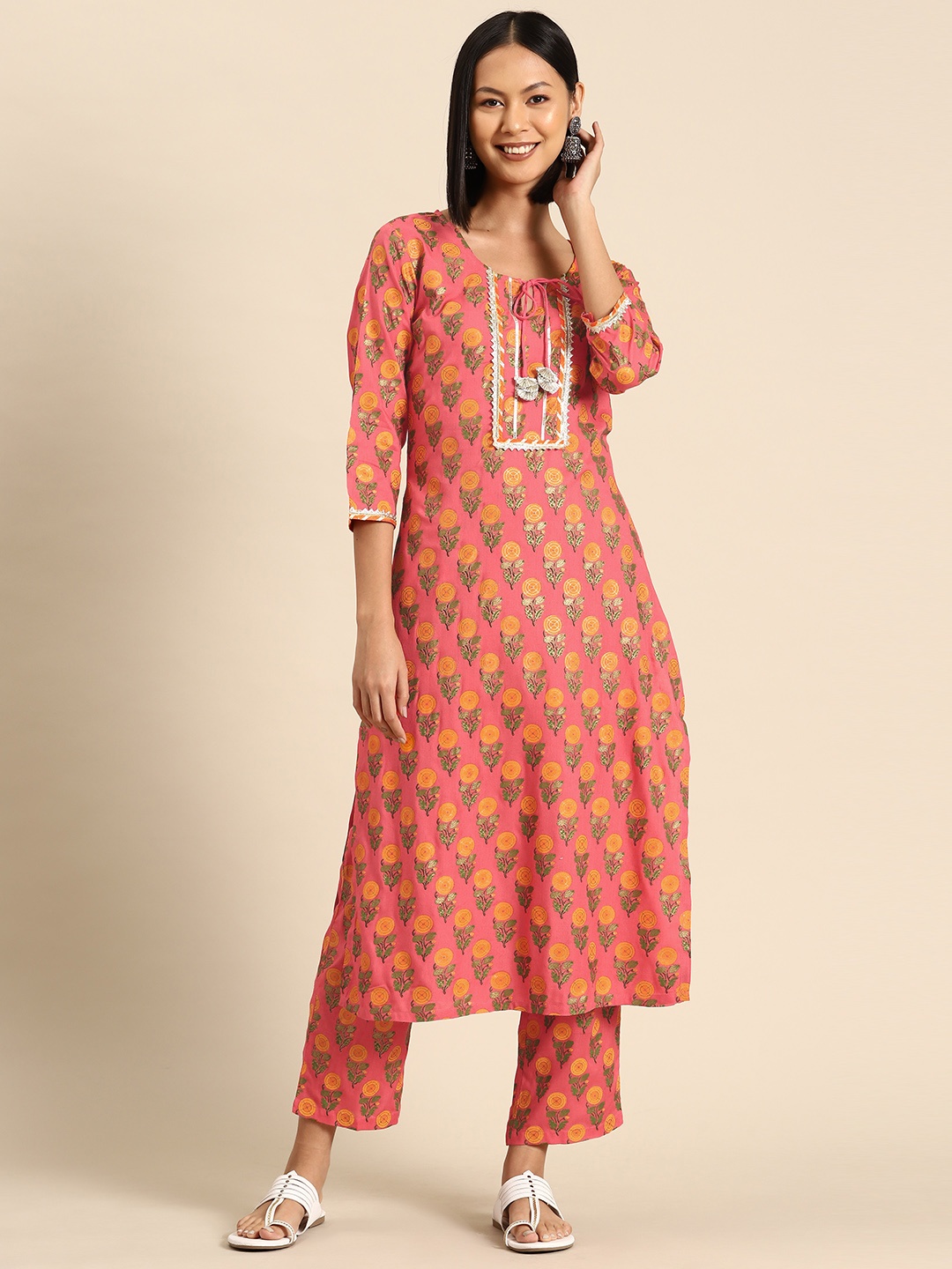 

MABISH by Sonal Jain Women Floral Printed Regular Gotta Patti Kurta with Palazzos, Pink