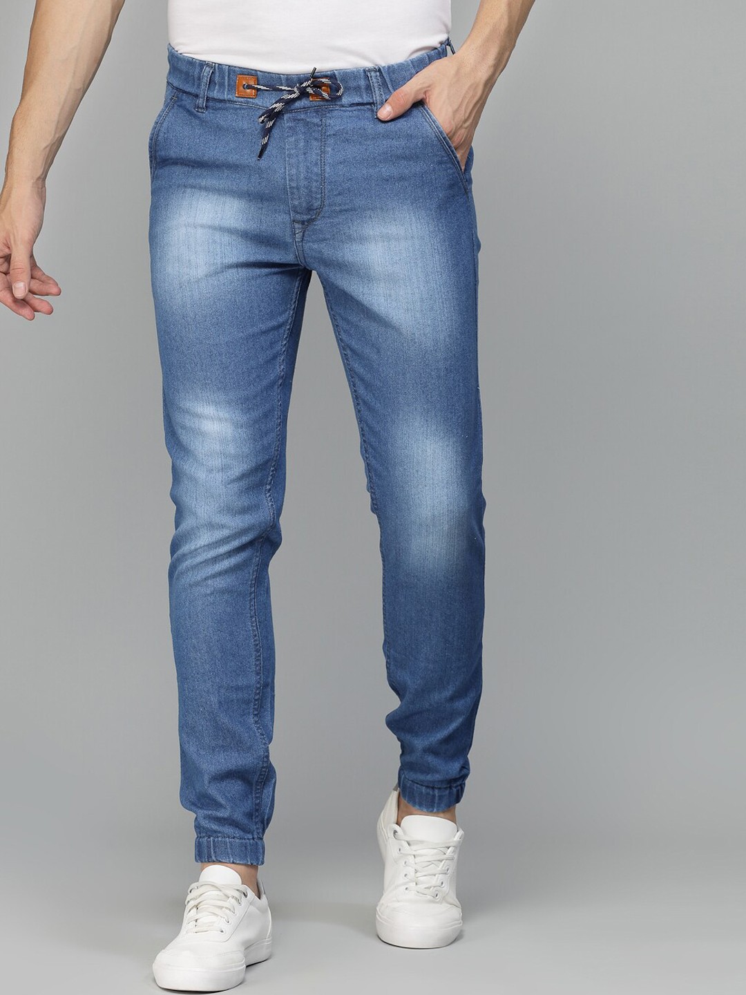 

Roadster Men Blue Regular Fit Stretchable Heavy Fade Jeans