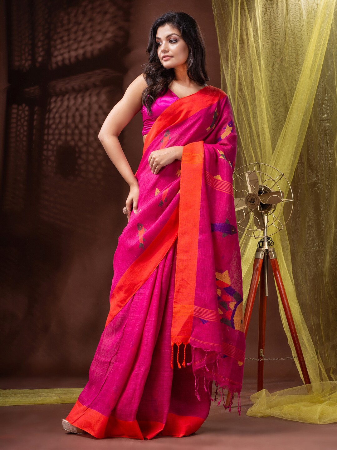 

Mitera Pink & Green Ethnic Motifs Woven Design Pure Linen Saree