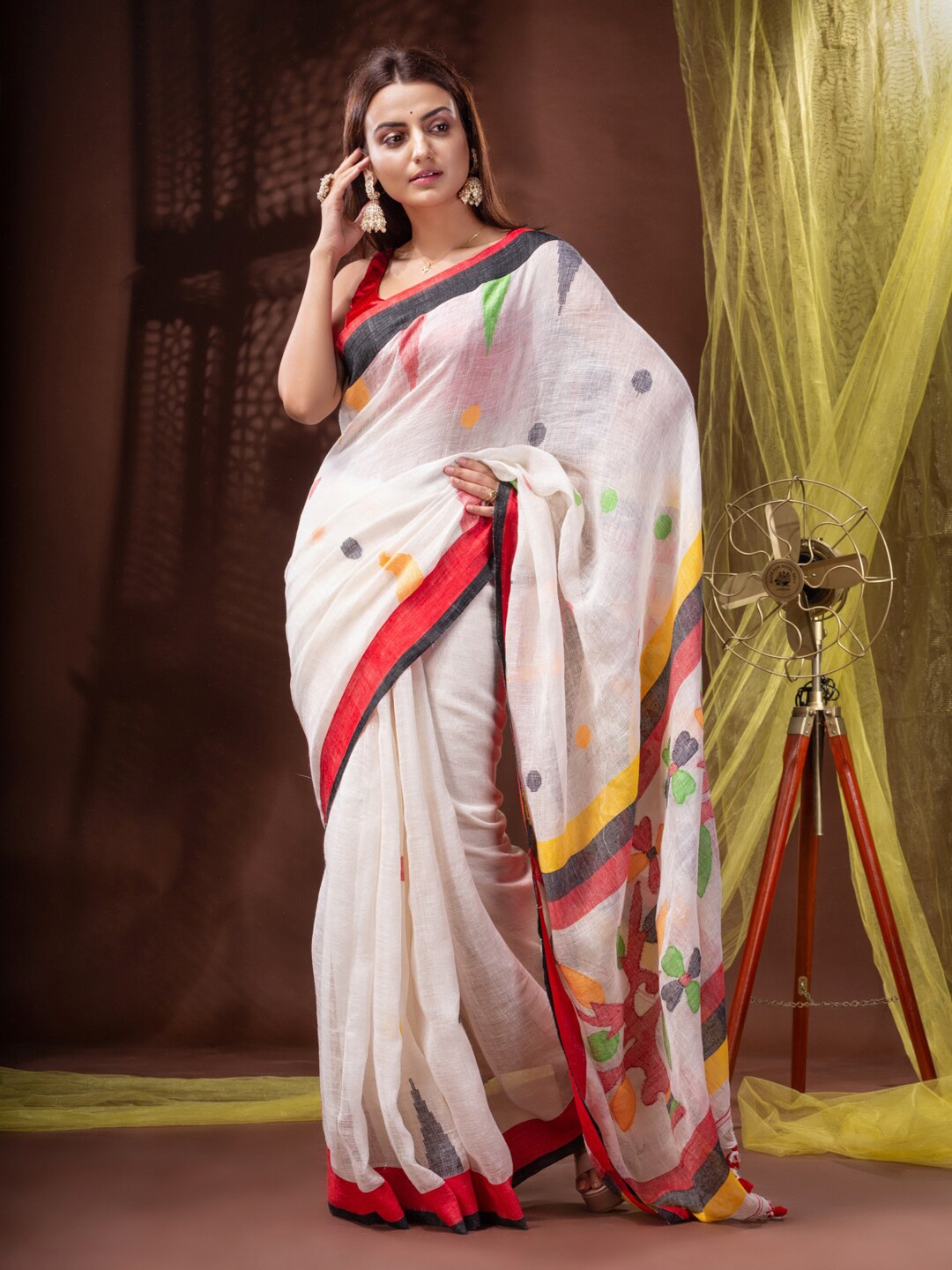 

Mitera Floral Woven Design Pure Linen Saree, White