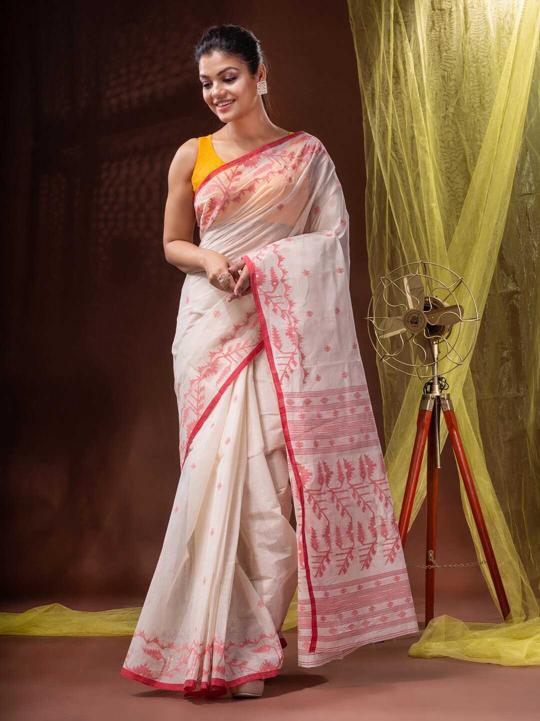 

Mitera Off White & Coral Ethnice Woven Design Pure Cotton Jamdani Handloom Saree