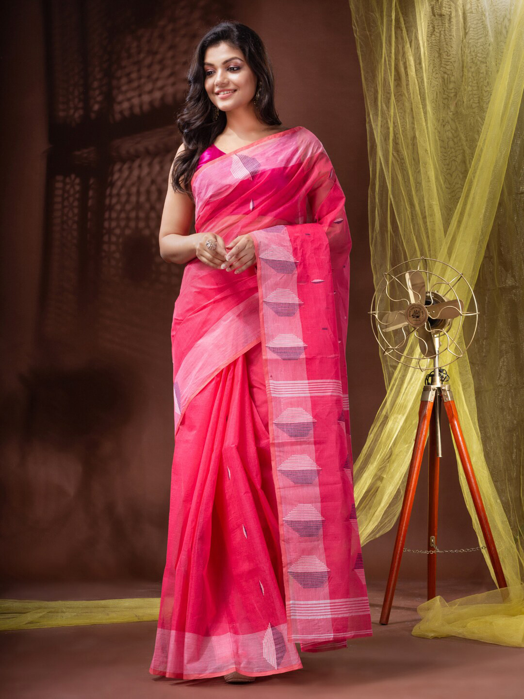 

Mitera Pink & White Geometric Woven Design Pure Cotton Saree