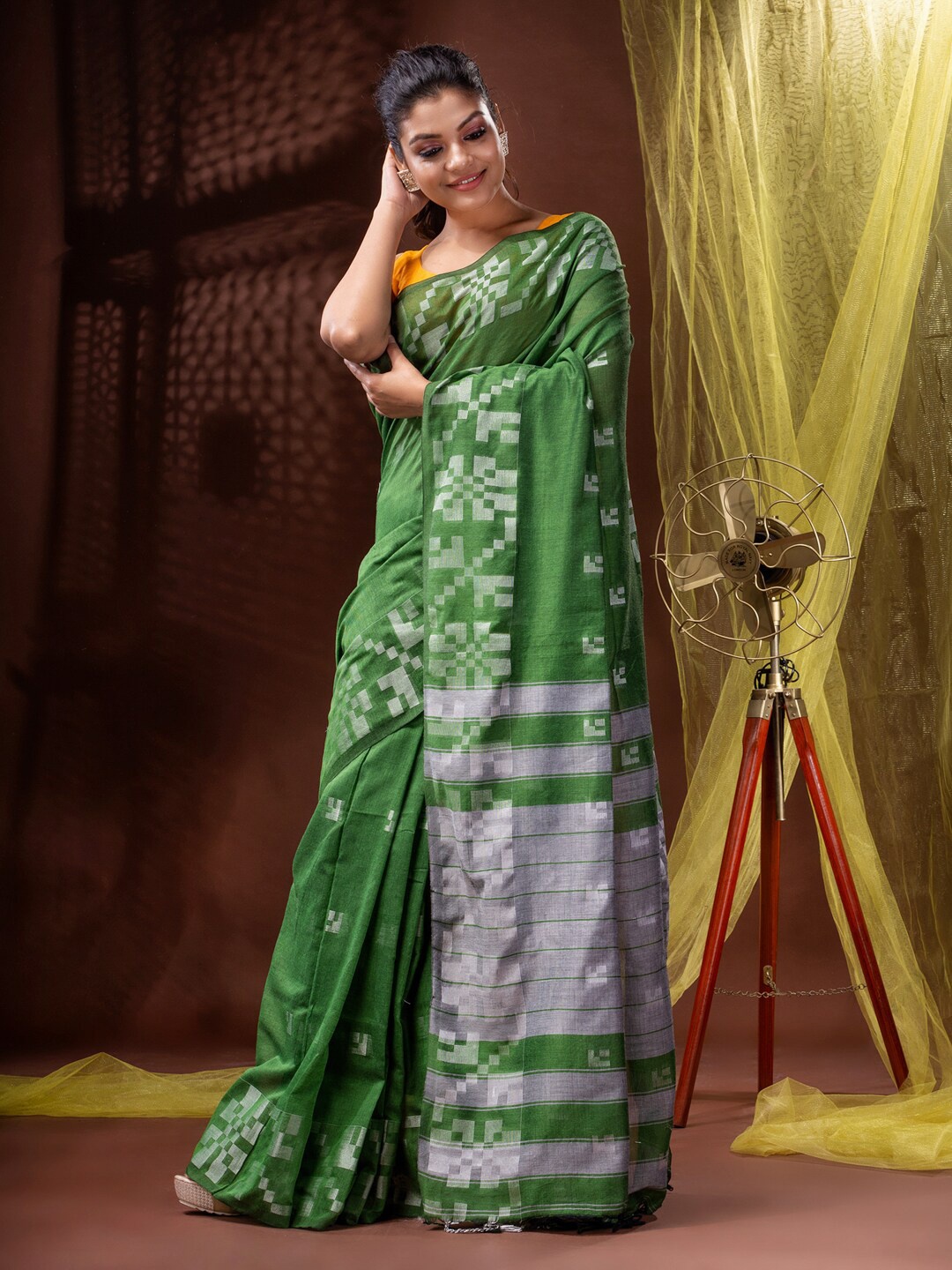 

Mitera Ethnic Motifs Woven Design Pure Cotton Saree, Green