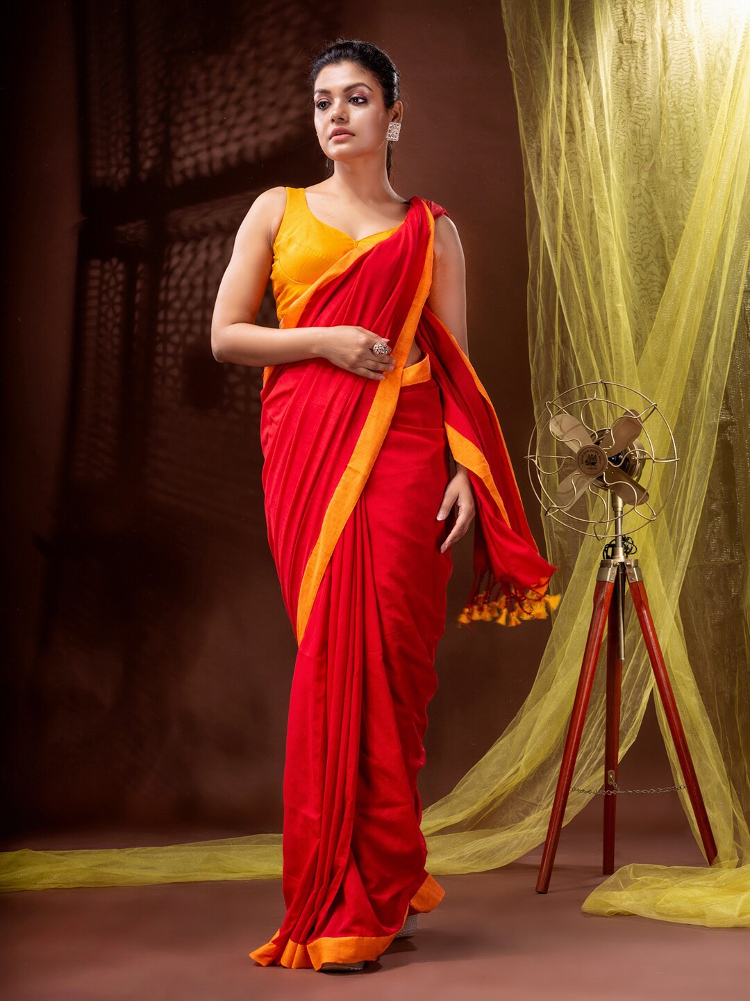 

Mitera Red & Gold-Toned Pure Cotton Saree