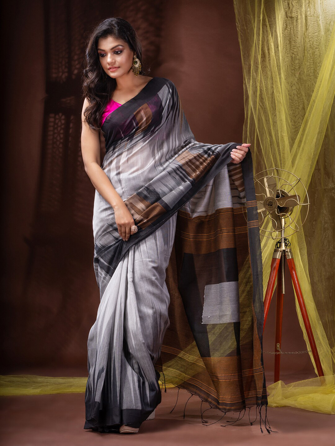 

Mitera Woven Design Cotton Blend Saree, White