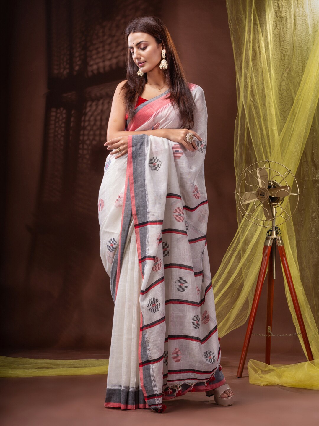 

Mitera White & Red Geometric Woven Design Handloom Saree