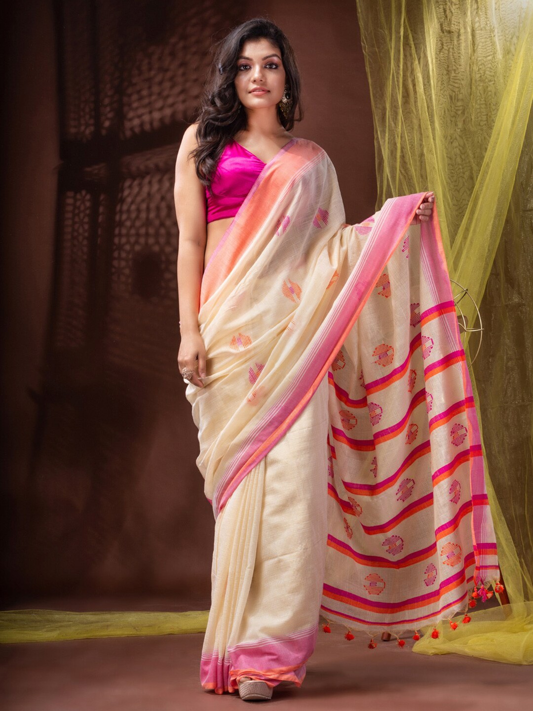 

Mitera Cream & Pink Woven Design Saree