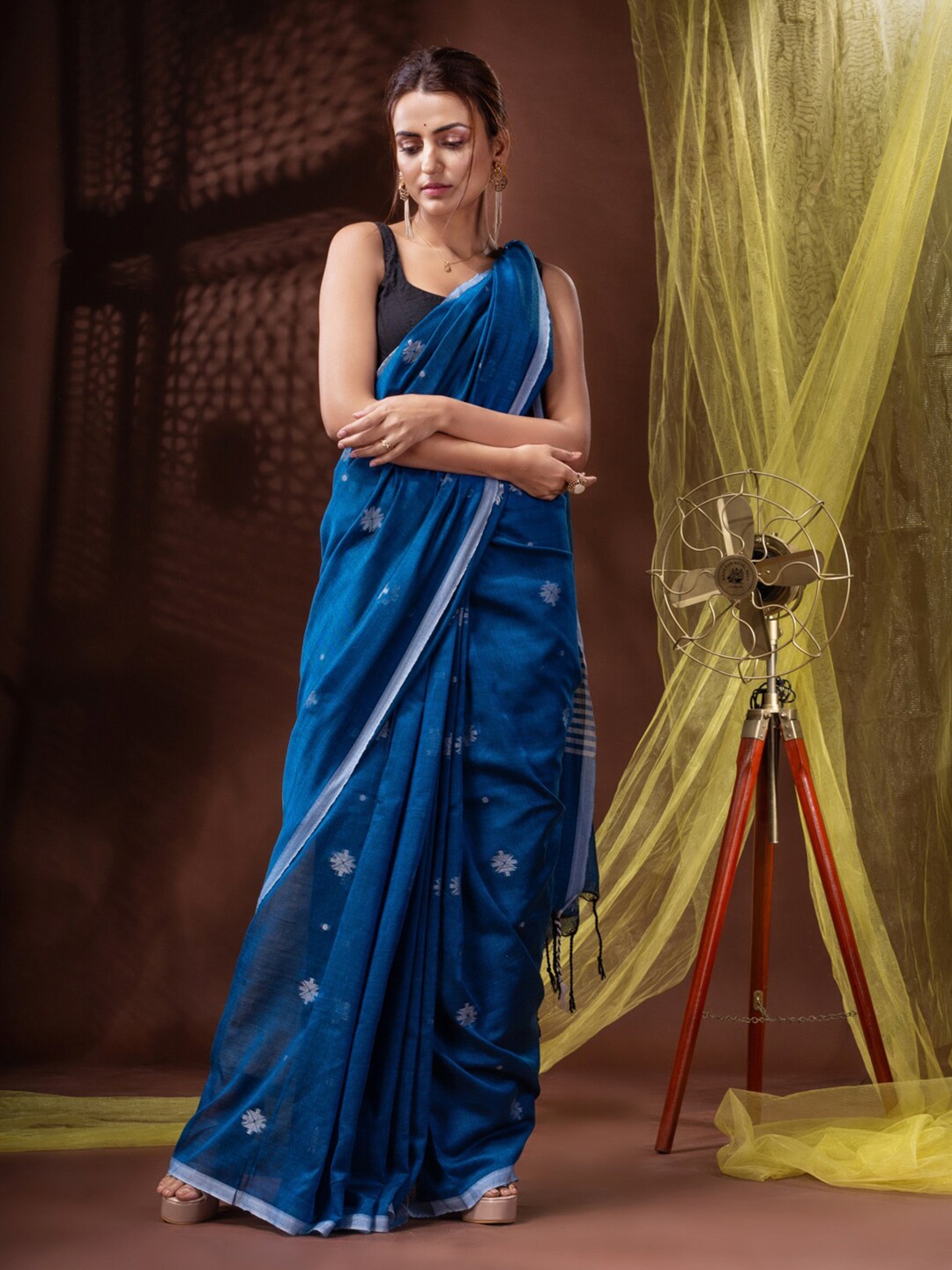 

Mitera Blue & White Ethnic Motifs Woven Design Pure Cotton Saree