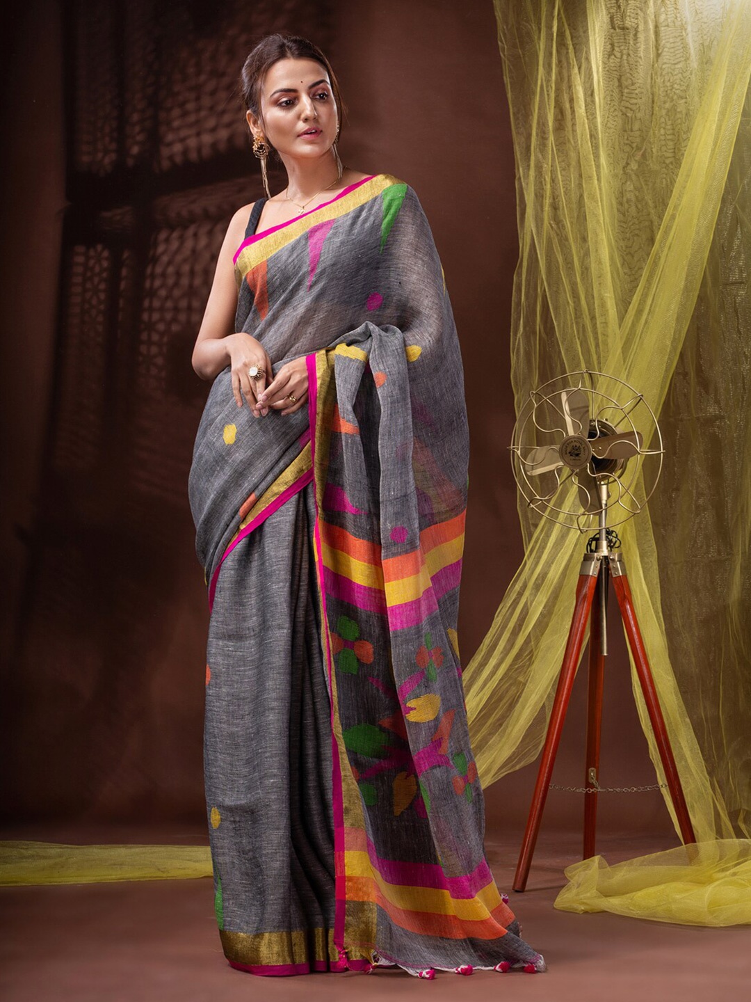

Mitera Floral Woven Design Pure Linen Saree, Grey
