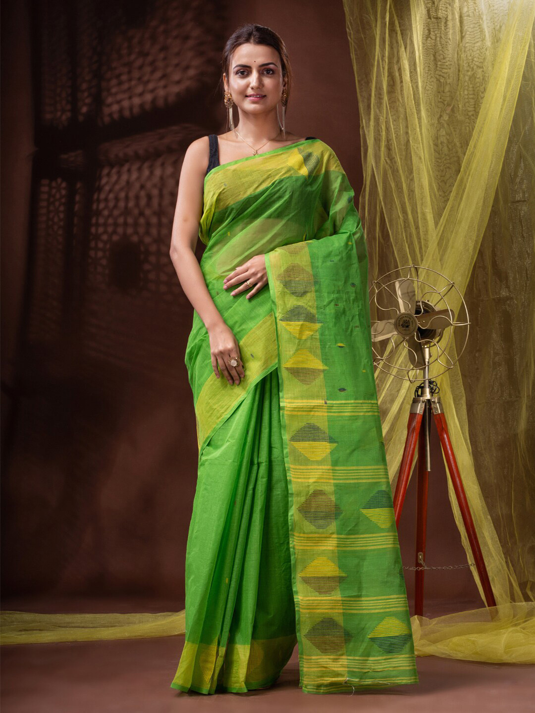 

Mitera Green & Yellow Ethnic Motifs Woven Design Pure Cotton Saree