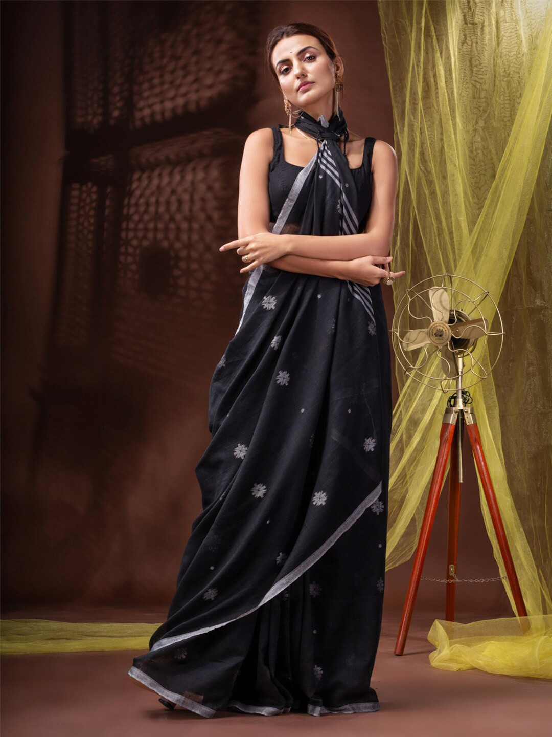 

Mitera Woven Design Pure Cotton Handloom Saree, Black