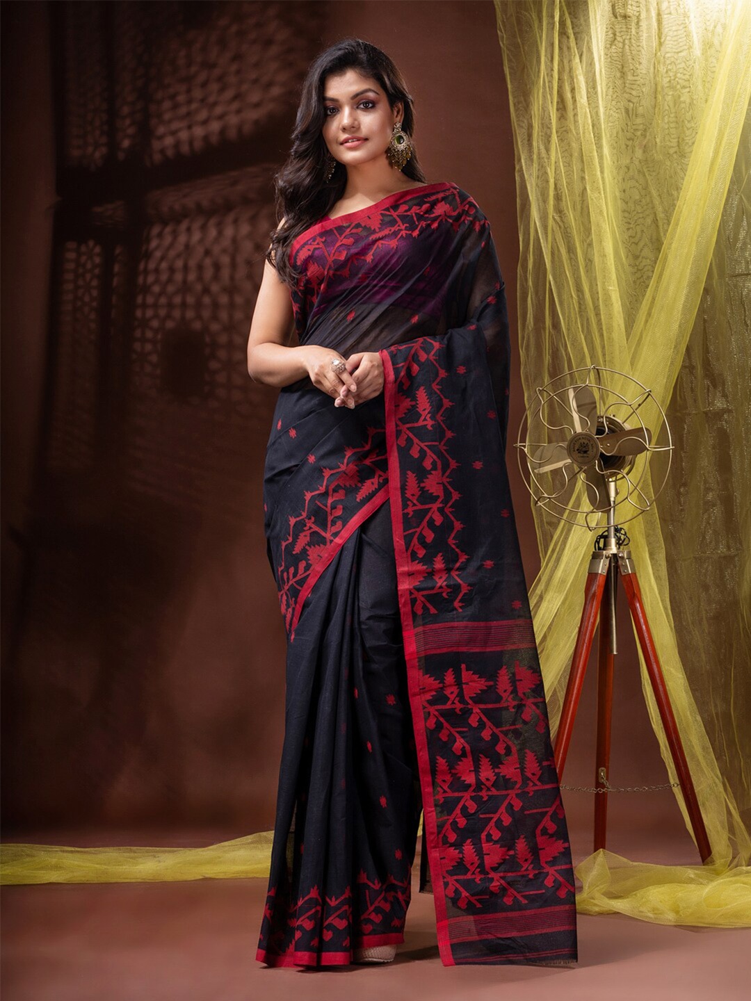

Mitera Geometric Woven Design Pure Cotton Saree, Black