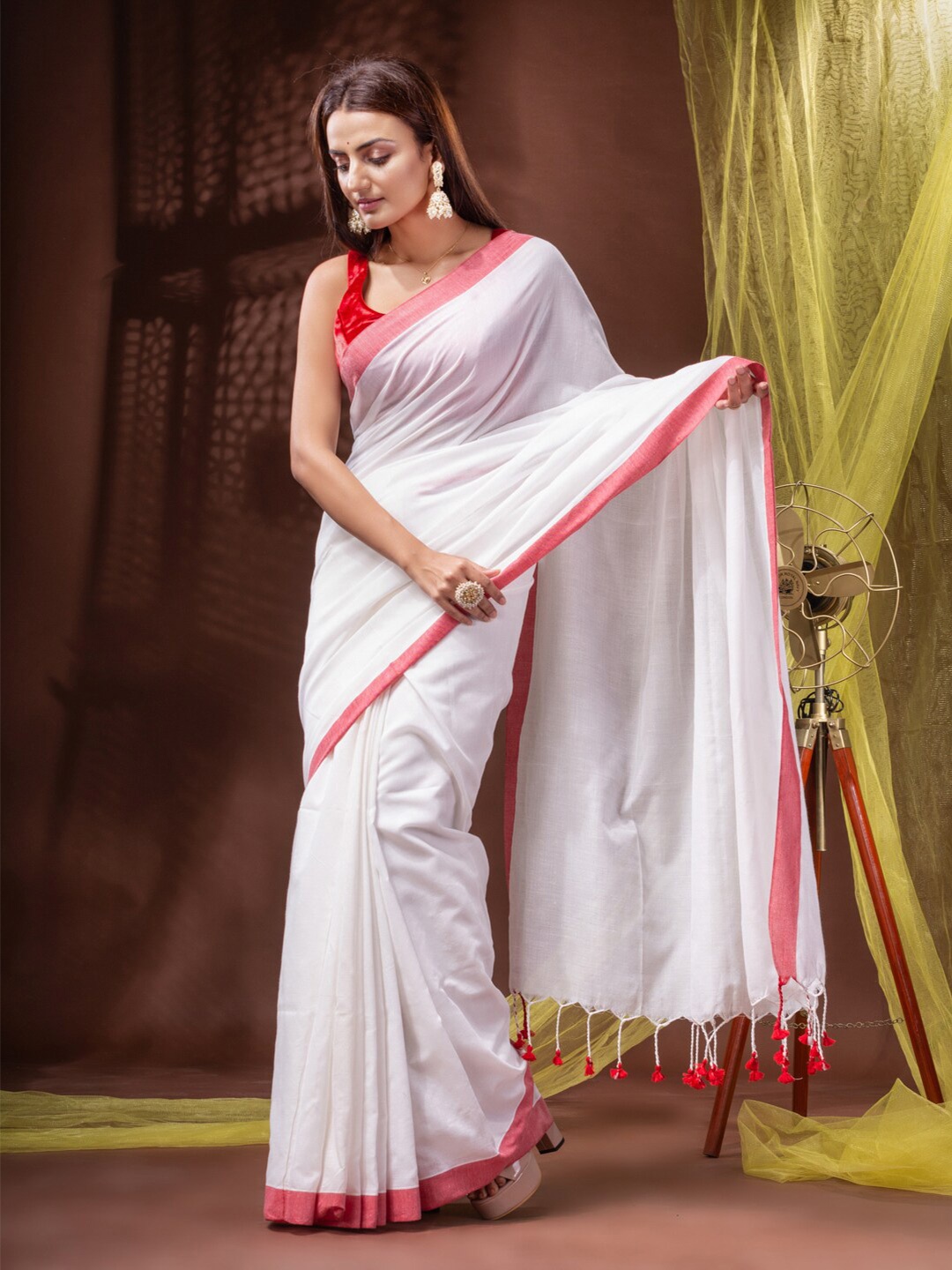 

Mitera White & Red Pure Cotton Saree