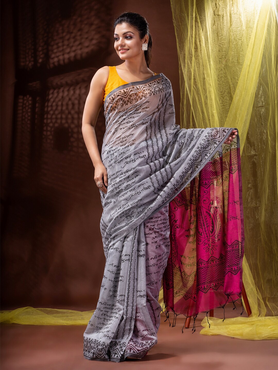 

Mitera Ethnic Motifs Printed Saree, Grey