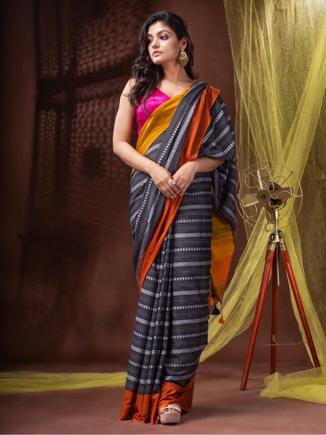 

SAJASAJO Striped Pure Cotton Begampuri Saree, Black